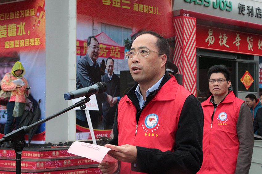 市委常委、組織部部長(zhǎng)張惠強(qiáng)在“暖流活動(dòng)”啟動(dòng)儀式上發(fā)表講話.jpg