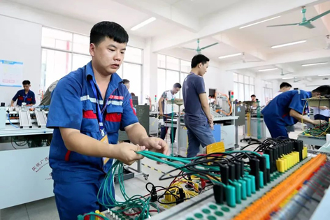 各路精英快來組隊(duì)！全區(qū)2022年職工職業(yè)技能大賽等你來戰(zhàn)