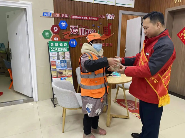 冬至團(tuán)圓日，工會(huì)服務(wù)暖心間