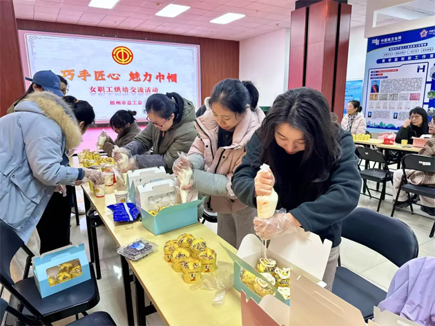“花”樣過(guò)節(jié)，綻放巾幗芳華系列（五）丨市總工會(huì)開(kāi)展“巧手匠心 魅力巾幗”女職工技藝交流活動(dòng)