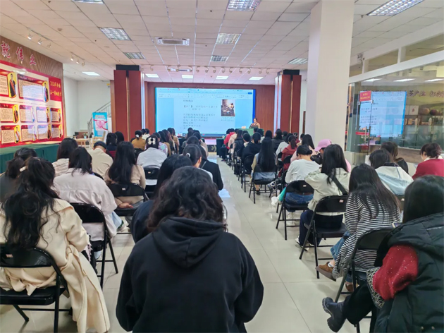 “花”樣過(guò)節(jié)，綻放巾幗芳華系列（七）丨市總工會(huì)舉辦主題詩(shī)歌講座感悟語(yǔ)言魅力