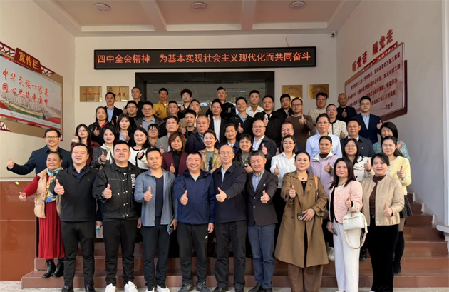 翰墨飄香迎“家人”，共話發(fā)展譜新篇｜我市多家基層工會及社會組織走進(jìn)市職工之家觀展交流