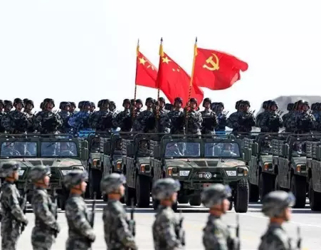 今天八一，致敬中國軍人！