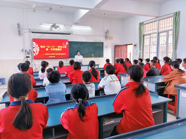 萬秀區(qū)總工會(huì)舉辦勞模工匠進(jìn)校園主題宣講會(huì)